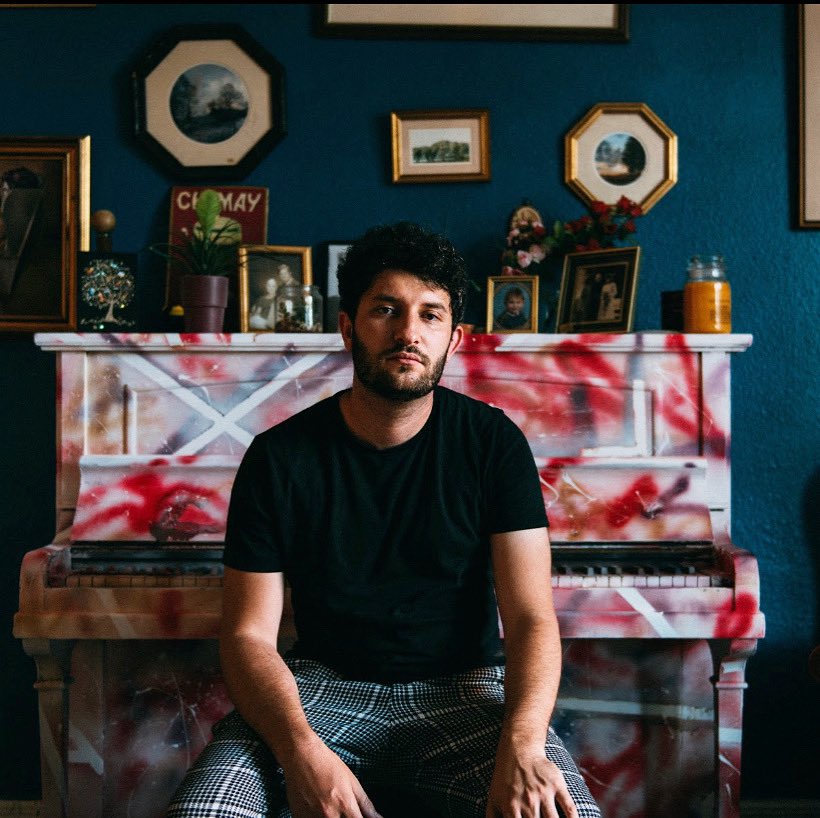 billylockett's tweet photo. Hello everyone, I was wondering if you’d like a new song? does next week work for you maybe? ...hint hint....😌🎹👥#newmusicnextweek #duet https://t.co/Er6QpNDwyi