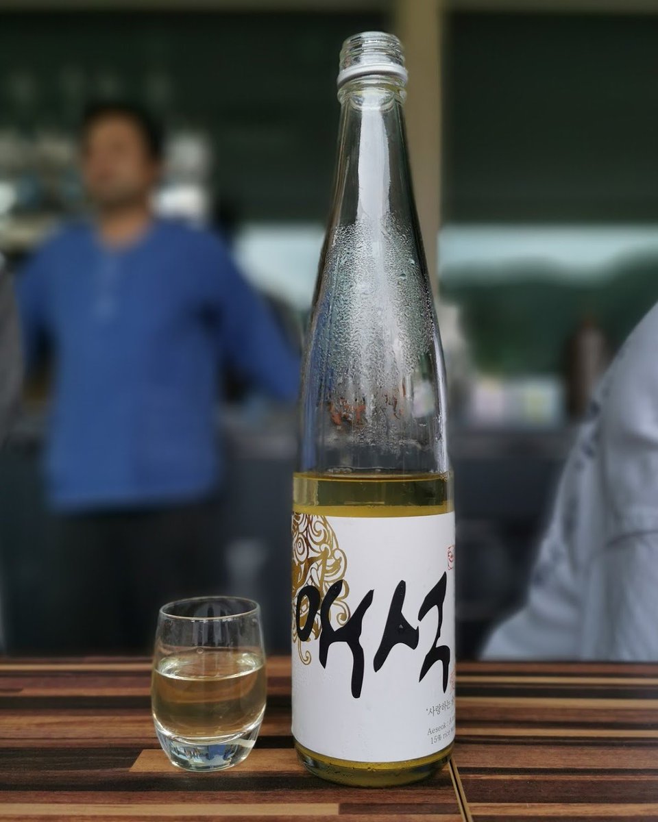 Now let's talk about taste and the types of alcohol produced. Over time, the residue drops to the jar's bottom, and a clear layer emerges on top. When it's ready, you filter that part and dilute it to an appropriate alcohol level. That's cheongju 清酒, or "clear alcohol".