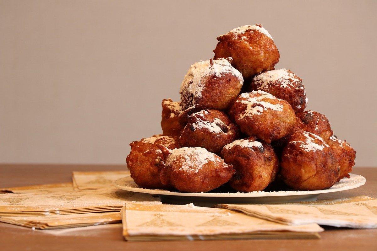 ScuolaScuola's tweet photo. 🎉 In #Italy we have sweet treats for every occasion, including #Carnevale. We suggest that you forget your diet and enjoy this fried Castagnole recipe before Quaresima (Lent). You won't regret it!
https://t.co/5FxG39yk2C
#LearnItalianOnline
#ItalianCooking
#Italianfood https://t.co/yT4iqjChPh