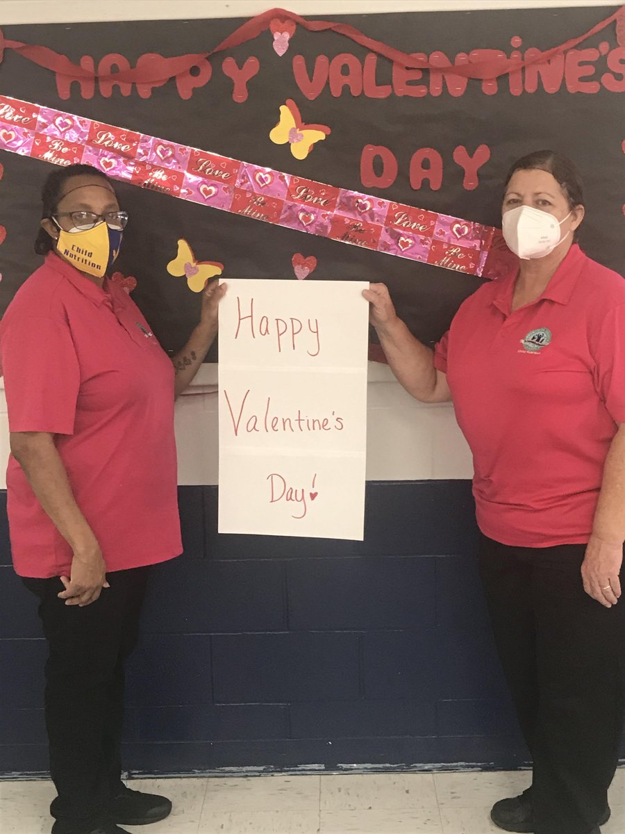 brunscoschools's tweet photo. Students across the district have been getting a sweet surprise from the @brunscoschools Child Nutrition Department in honor of upcoming Valentine's Day. 
😍😋
Everyone has a Valentine when the BCS Child Nutrition Department is cookin' somethin' up! ❤️💕💓
#BCSCommunityOfLearners https://t.co/5ZNu54qJLt