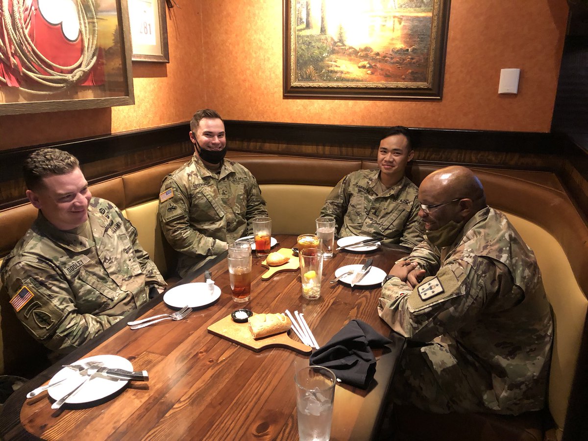 16thEcho's tweet photo. Another weekly ERAL (Enforcer Right Arm Lunch) down where the command team and operations have lunch together!
Building a stronger team!!! πͺπΌβ οΈ
(CDR took the picture π₯²)
#NoTaskTooDifficult
#PF
@16OD_BN
@USAODCorps https://t.co/SFHj9Dj7Hw