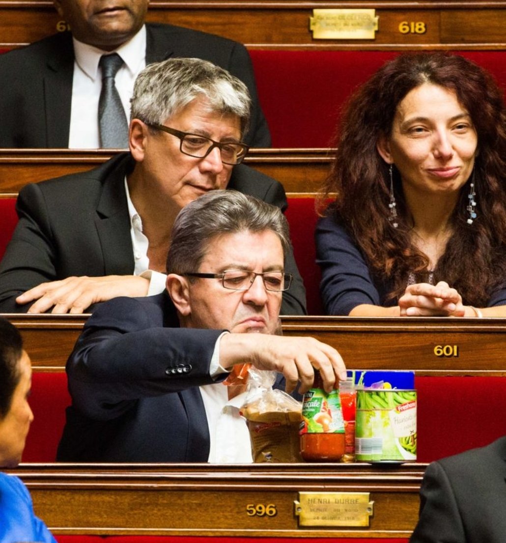En vracLa démagogie à la France In soumise, une seconde nature
