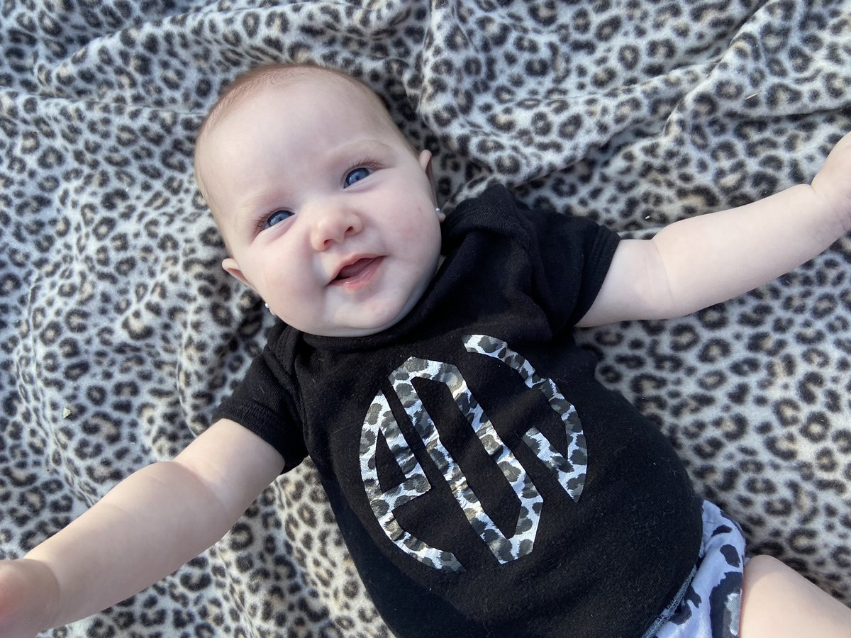sylviaa______'s tweet photo. my lil cheetah girl🖤🐆 https://t.co/PZCPuYLXbc