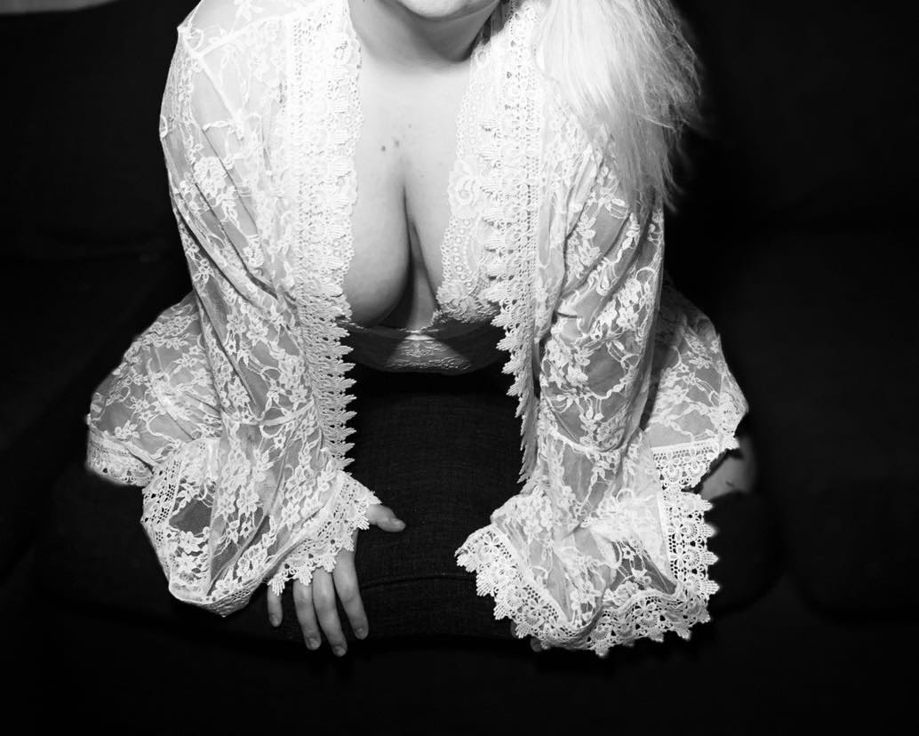 MMusesStudios's tweet photo. @MoodySassy @LittleP99314056 @BestTopCamGirls @Besirredzic92 @RobertGiguere59 @Bigtitbabes @hotgirlindex @SexyTattooed @assessmyassets @hotinkedgirls @Sexy_inkedgirls @Hawker881_Promo @CMP_4U @WeLove2Promote @HotPromotes Take bite of THESE peaches!

#FOLLOW @Peach96Ga
&amp; click here:
https://t.co/cVWmr4RqEh

@Besirredzic92 @BigBoobModels @BoobsPics @BoobsHD @BigBadTitties #boobs #onlyfansnewbie https://t.co/1BjTYPfXYp