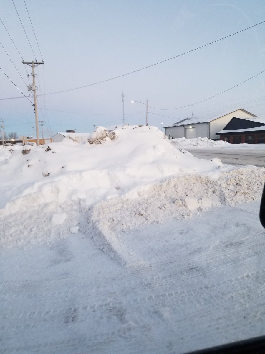 LisaAlderson3's tweet photo. I love playing this game called "Is there a car coming?"
#winteriniowa https://t.co/Jl7M74ONEg
