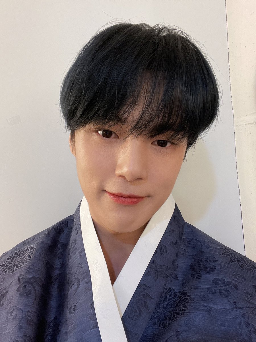 2/11 Minhyhuk Monsta x Twitter