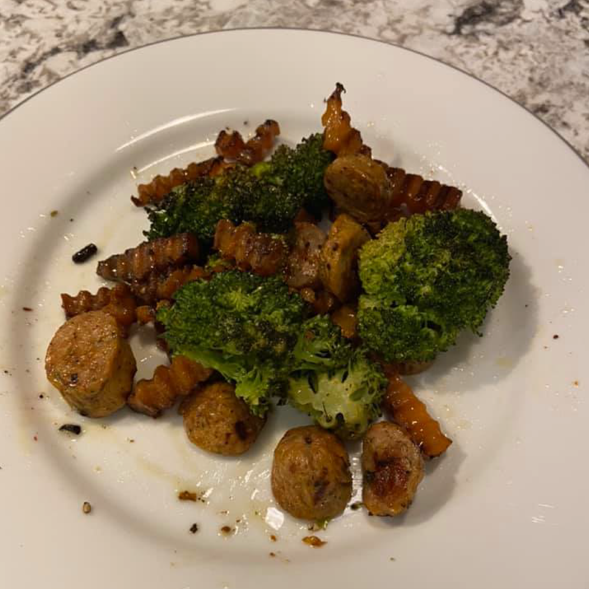 Awaken180's tweet photo. Thanks to Michelle B. for sharing a picture of her delicious meal, which included jalapeño chicken sausage tossed with butternut squash, broccoli, avocado oil and seasonings of your choice. ⁣Give this a try with @daviosboston chicken sausage!

#CookWithAwaken180 #NutritiousFood https://t.co/pDWxATqMu8