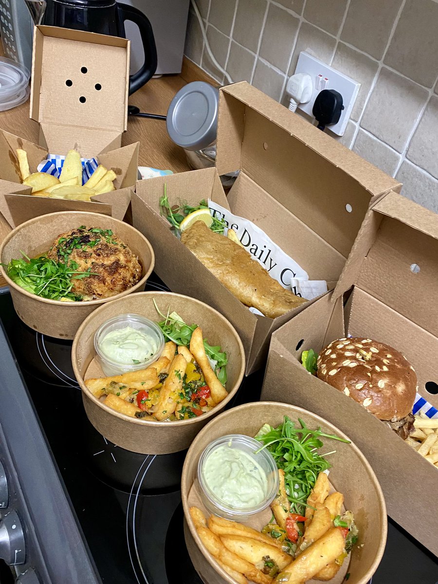 FiFi_mrsD's tweet photo. We have had a feast this evening to celebrate @Spectre825 lockdown birthday, amazing food as always from @DACQUACHEF a lovely treat on a cold Thursday @31mikesafc https://t.co/108KtOjryq