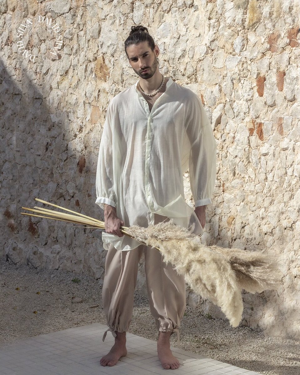 DavidSilva_mx's tweet photo. 🌾Nuestra maxi-camisa blanca junto a nuestro pantalones beige son las prendas perfectas para estar fresco y cómodo todo el día. #DavidSilvaMX #verano #playa #tulum #SanCristobalDeLasCasas #CDMX #Cancun https://t.co/ipR1ROONQi
