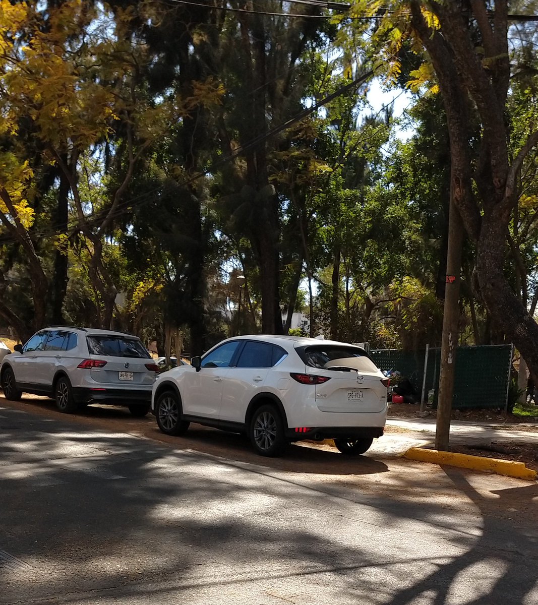 CivicosProviN's tweet photo. #ForaneoInfractor de @nuevoleon en #Providencia calle Québec @GdlMovilidad y si le mandamos grua @JaliscoVial es #rampa y #lineaamarilla @Trafico_ZMG https://t.co/62mFfvWlrt