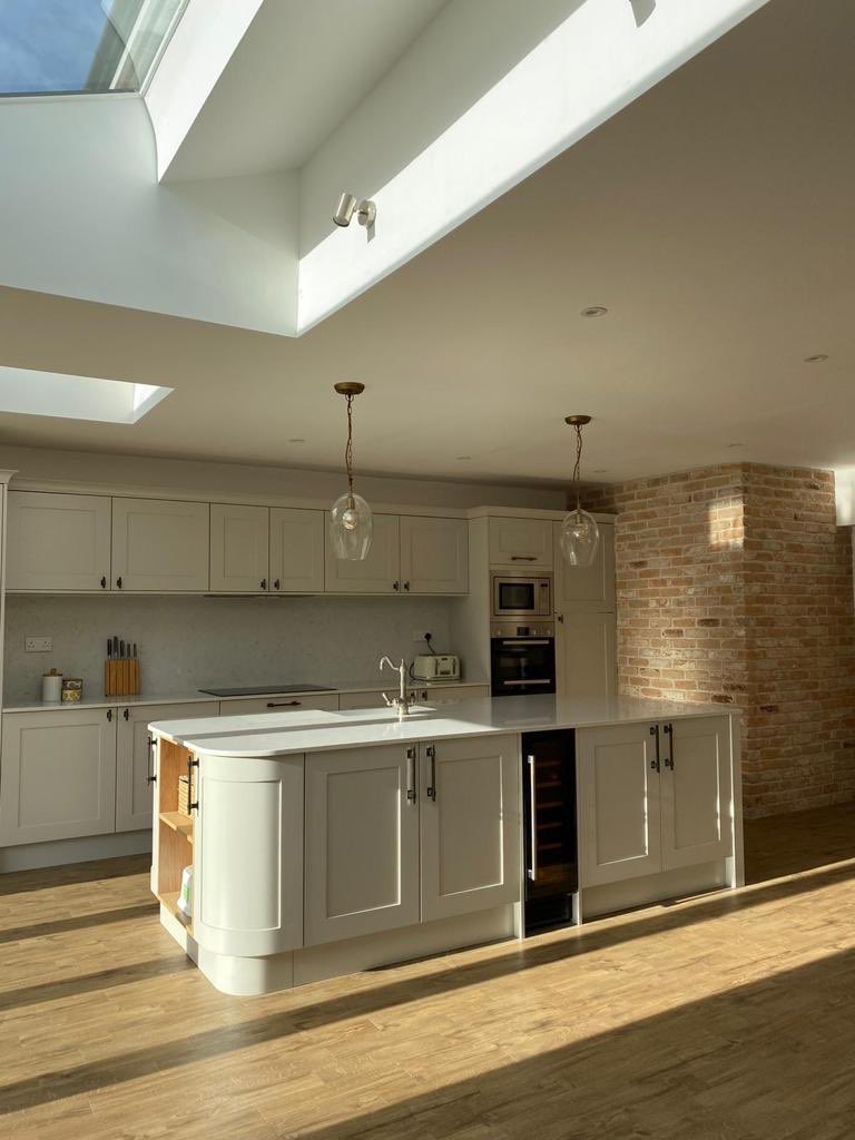 KitchensInspire's tweet photo. Marlborough Silk Painted Shaker Kitchen we designed &amp; installed using @Masterclasskitc . Quartz worktops with full height splashback in Lagoon @Silestone with @PerrinandRowe boiling hot tap. We also completed the flooring &amp; feature brick wall. #home #kitchen #worktops #kitchentap https://t.co/DyHQWDjIAE