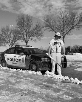 OmahaPolice's tweet photo. Despite the cold, what an exciting time of year!  Winter sports championships👏📣 🏆🥇 coming up &amp; spring sports starting soon⚽️⚾️🏃‍♂️⛳️🎾 Thanks #OPD MW SRO Bratcher for the picture! @MWHSactivities @MWHSWildcats @MWCatsBaseball @getiemann via @OPDLtOtt https://t.co/0hnESM14jU