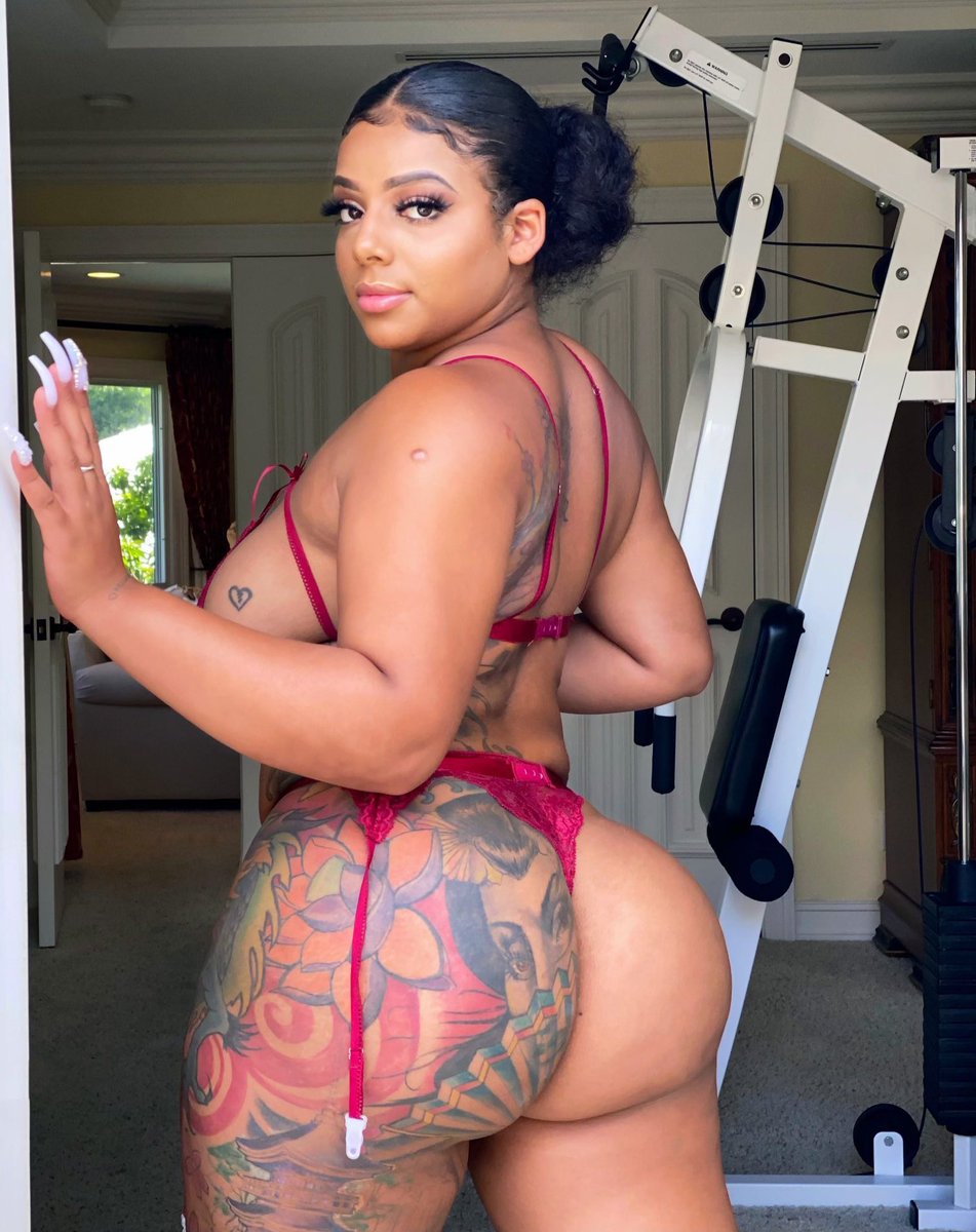 Kkvvsh's tweet photo. @WORLDSTAR 
https://t.co/O6m0f6cy8O https://t.co/mznC2ZQwGx