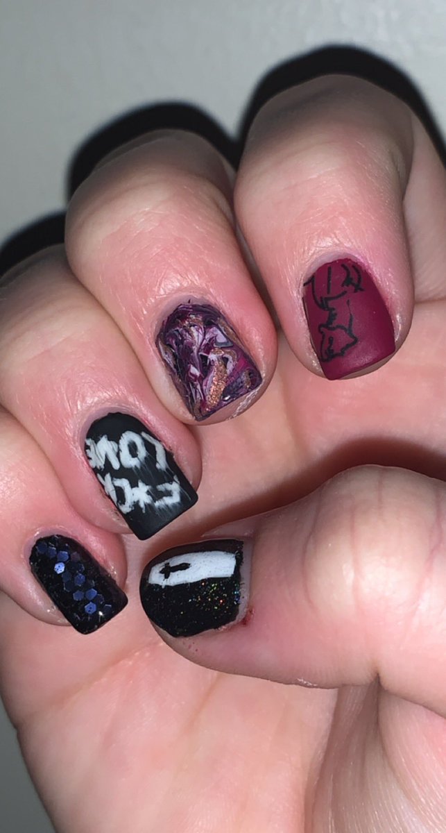 CharlotteLyda's tweet photo. My #holotacovalentines2021 nail art (with the help of my @holotaco linear holo taco. Enjoy both sides of valentines; one happy, one single and bitter lol @nailogical https://t.co/GLzJuIb287