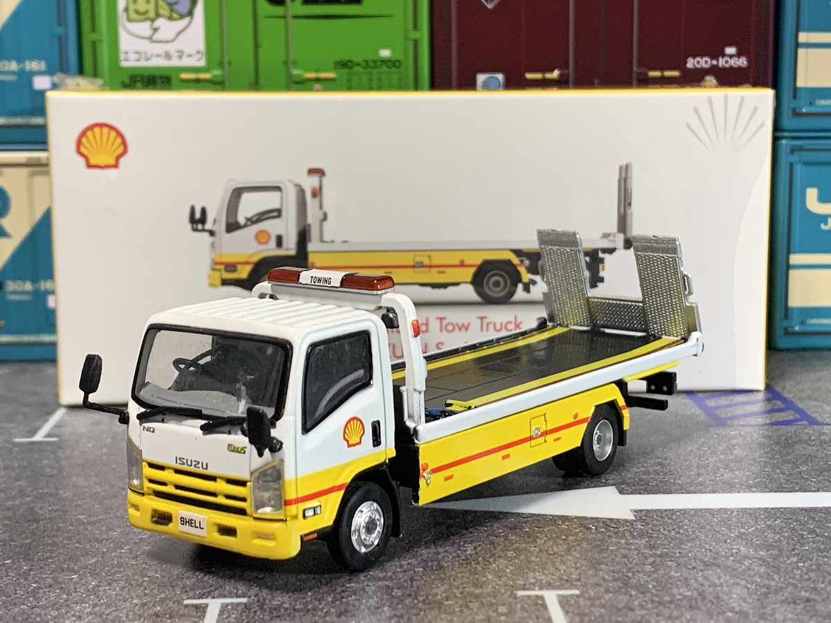 マサル ミニカーおじいさんにお願いして輸入して貰ったtinyの積車です Shell仕様のカラーリングに一目惚れしました ゴム製で折れる心配のないミラーが付いているのもポイント高し Tlvnの花見台より一回り 大きいので 大きな車両も載せられます ミニカー