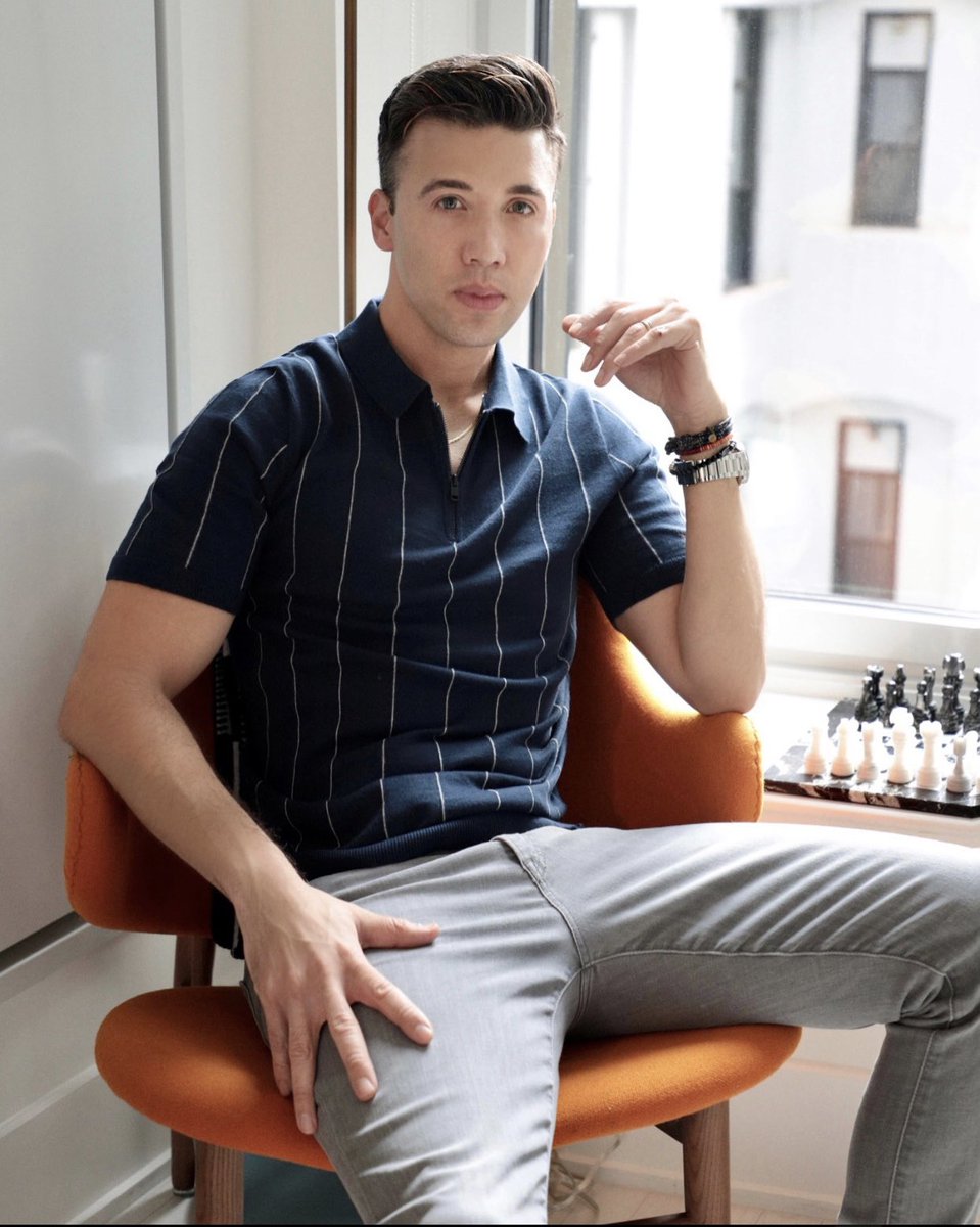 ivylevelspeak's tweet image. Make the right move. ♟️ @express #expresspartner #expressyou #sponsored #menswear