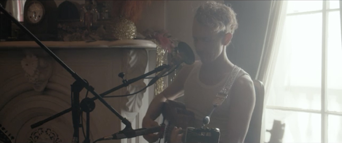 Under_Radar_Mag's tweet photo. Buck Meek (@BuckMeek of @BigThiefMusic) has shared a video for “Halo Light,” a song on his newest solo album, “Two Saviors.” The album is available now on @KeeledScales. #BuckMeek #HaloLight #TwoSaviors
https://t.co/mK8gdE50sj https://t.co/P5tsqb3Mxf