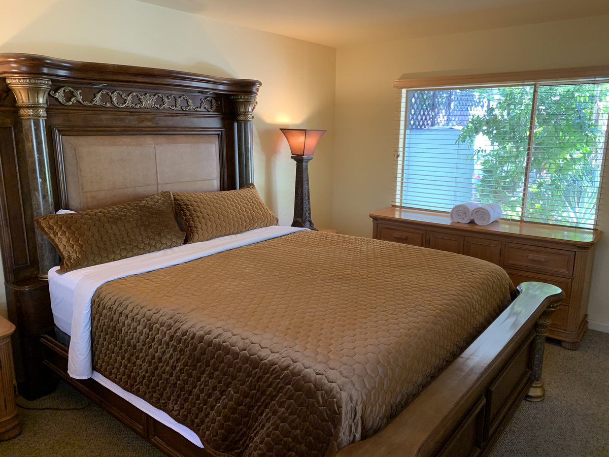 VistaGrandeRsrt's tweet photo. You canβt help falling in love in a mirage waterfall suite. Book today for a romantic Valentine Palm Springs weekend getaways. Call us at (760)322-2404
#gay #gaymen #gayresort #gayclothingoptional #vistagranderesort #warmsands #gaytravel #gayvacation https://t.co/mCvV53XGzw