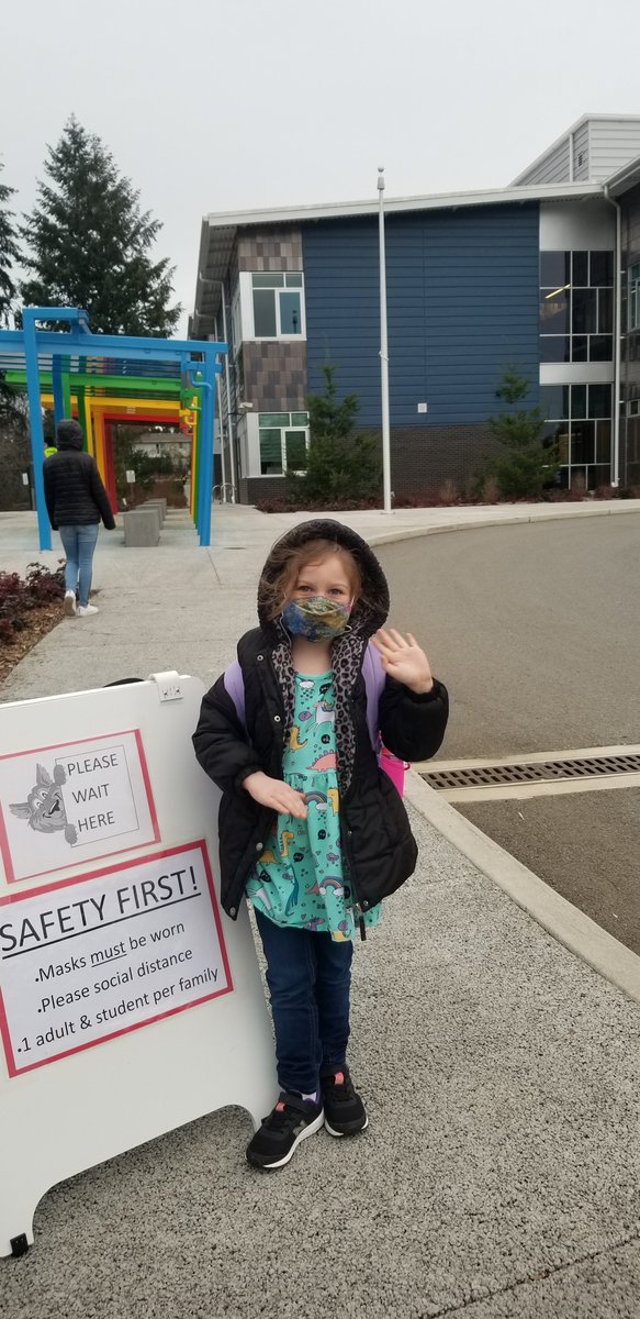 TheBSD405's tweet photo. Emma had a great #BSDfirstday of in-person kindergarten! She said the highlights of her day were getting to meet her friends for the first time and learning new sign language! https://t.co/9ACvImgEiE