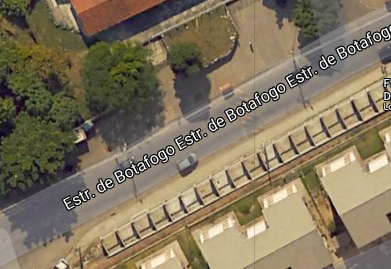 PProcurados's tweet photo. #CostaBarros
Moradores da Estrada de Botafogo, há meses sem Internet, têm que usar empresa em uma loja da entrada da Comunidade da #Quitanda. Os cabos das operadoras legais, cujos técnicos são proibidos de fazer os reparos, foram cortados por traficantes do #TCP e #milicianos. https://t.co/9qFsFN5XJr