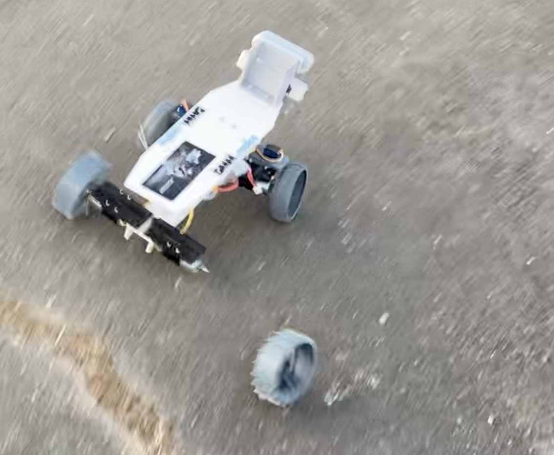 uav_lab's tweet image. 開発した２輪ローバーと４輪ローバーの草地走行試験をしてきました。特にセンシングなどはしていません。走るだけの実験です。

youtube.com/watch?v=WF1-BV…