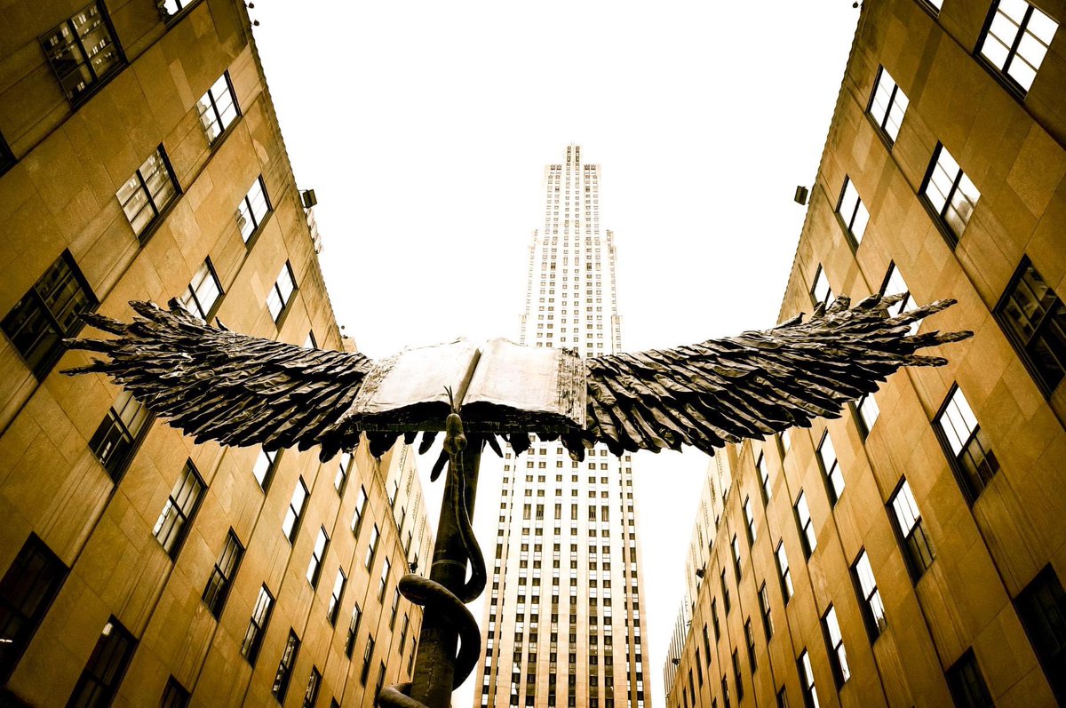 "Uraeus" by sculptor, Anslem Kiefer
#elisaterryphotography #sonyalphafemale #sonyalphasclub #womenphotographers #sonyalpha #sonycamera #sonyalpha6000 #sigma #sigmalens #primelenses #sculpture #sculptureart #rockefellercenter #newyork #newyorkcity #AnselmKiefer #uraeus #art #city