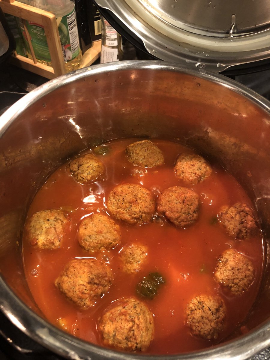 Lisa 久々にインスタントポット出して来てトマトと芽キャベツのミートボールシチューを作ったよ