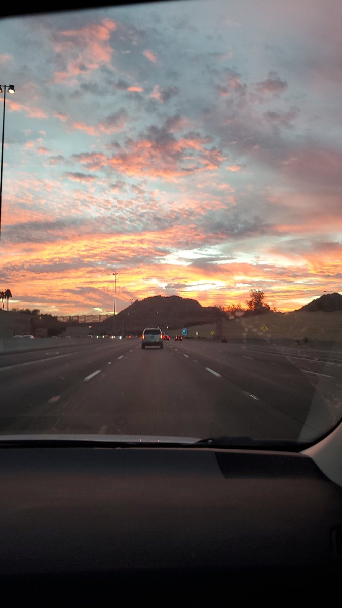 anthonyeortiz's tweet photo. #phoenixsunset https://t.co/xfZ0gZmthJ