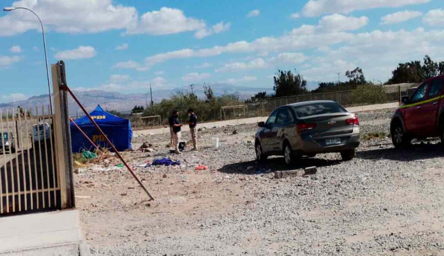 PiensaPrensa's tweet photo. Detienen a dos carabineros por presunta participación en la muerte de una persona en #Calama  https://t.co/vocCSS0ee7 https://t.co/Lkx60MX54P