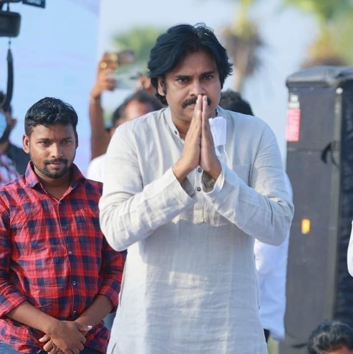 bolisetti_satya's tweet photo. ఆంగులూరి సుధాకర్ మెసేజ్ "మా గ్రామంలో కళ్యాణ్ గారి సభ జనవరి 9 తేదిన జరిగింది.. నెలల్లోనే ఆయనిచ్చిన స్పూర్తితో నెను ప్రెసిడెంట్ అయ్యాను" 

భయంతో అర్ధరాత్రులు ఫోన్ చేసే మత్స్యకార యువకుడు రూపాయి ఖర్చ�� పెట్టకుండా గ్రామస్తుల అండతో సర్పంచ్ అయ్యాడు

ఈమార్పు అన్ని గ్రామాల్లో రావాలి.. https://t.co/Fv8x7OekMk