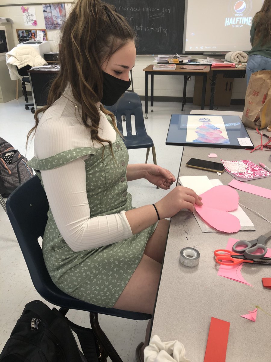 Handmade Valentine’s for their sweeties, and their moms! ❤️📬💌 #ValentinesDay #floydcoschools #pepperellpulse #phsarts #mom