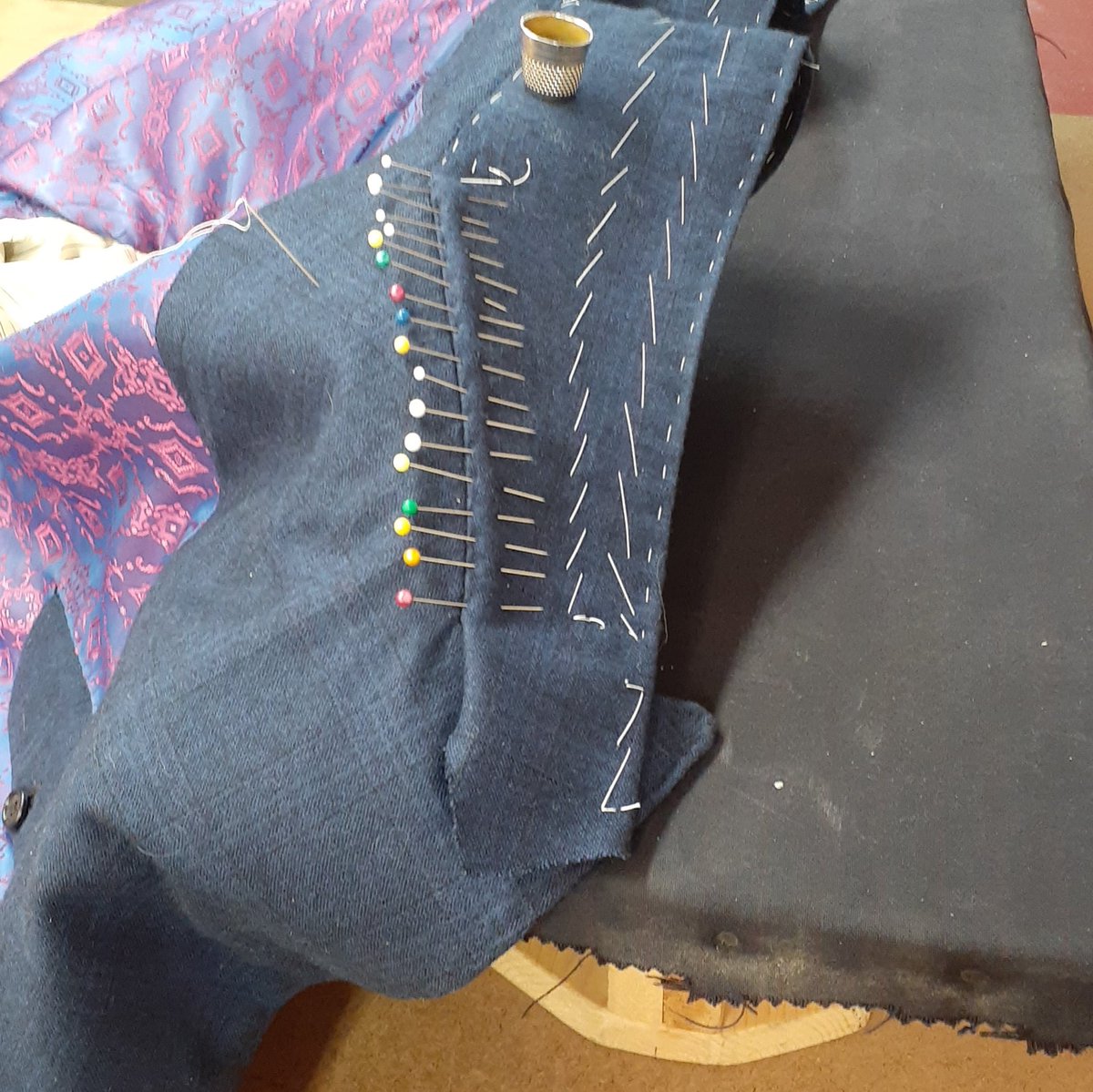 Josef36852203's tweet photo. Basting the top collar into place. #handmade #handcrafted #doublebreastedsuit #gq #lawyerstyle #doctorstyle #tailoring #customclothing #lawyerbeastmode https://t.co/N66RmlDax7