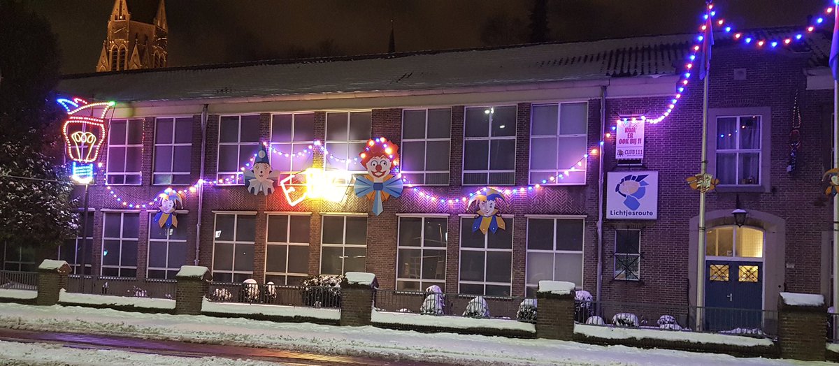 ... 💡Ook #carnaval moet er dit jaar aan geloven: geen #polonaise, #optocht of #salon op een gezellig plein....maar denkend aan Brabant, brandt er toch ergens nog #licht 💡! #Alaaf, #salaai #fijnfisjenie 🎭 #houdvolenhoudafstand #covid19