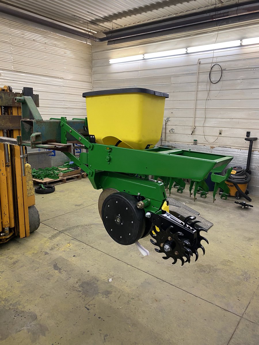 JD 7000’s facelift is coming along <a href="/IanLawton5/">Ian Lawton</a> <a href="/LawtonFarms/">Ken Lawton</a>