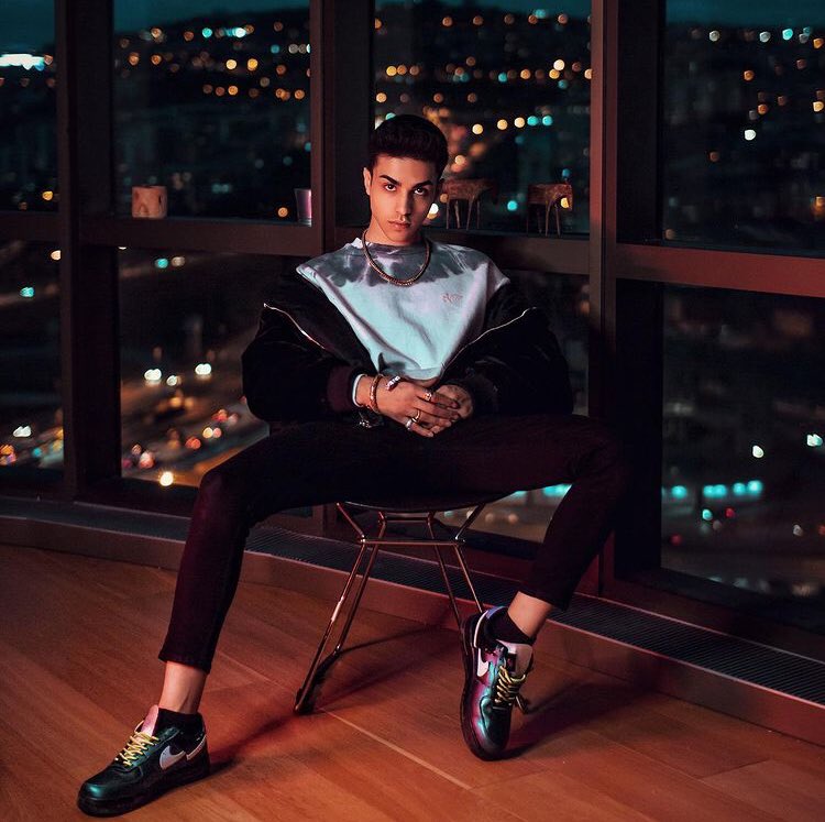 Didem Açar’ın, Buse Korkmaz’a sorduğu “Şuan cellat’la aranız nasıl? Eskisi gibi misiniz? Sorusuna Korkmaz: “Cellat benim canım ciğerimdir, ama eskisi gibi samimi değiliz.”