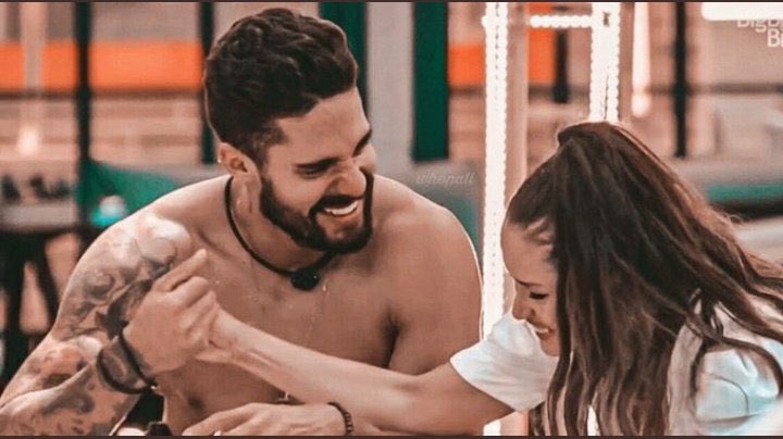 hooligan_anna's tweet photo. Vou sonhar que na última hora bil vai chegar na Ju e dizer "sempre quis vc, desculpa. Aqui não deu certo, mas te espero lá fora" e taca lhe um desentupidor de pia nela a fanfic meu pai 
Eita bil
#Biju 
#BBB21 https://t.co/7yCg2IhbrT