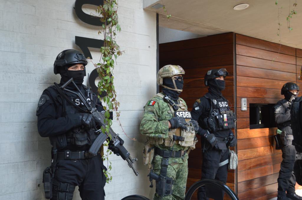 Está tarde, efectivos de la <a href="/SSC_CDMX/">SSC CDMX</a>, <a href="/FiscaliaCDMX/">Fiscalía CDMX</a> y @SEDENAmx, aseguraron más  de 60 kilos de cocaína en un inmueble de la colonia #Narvarte en la <a href="/BJAlcaldia/">Alcaldía de Benito Juárez</a>, hay un detenido al momento.