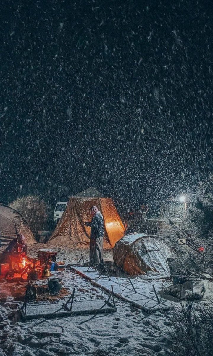 عزلة ، هدوء ، ذهن يخلو من اي شيء  
هكذا تكون اقصى أمانينا احياناً✨.