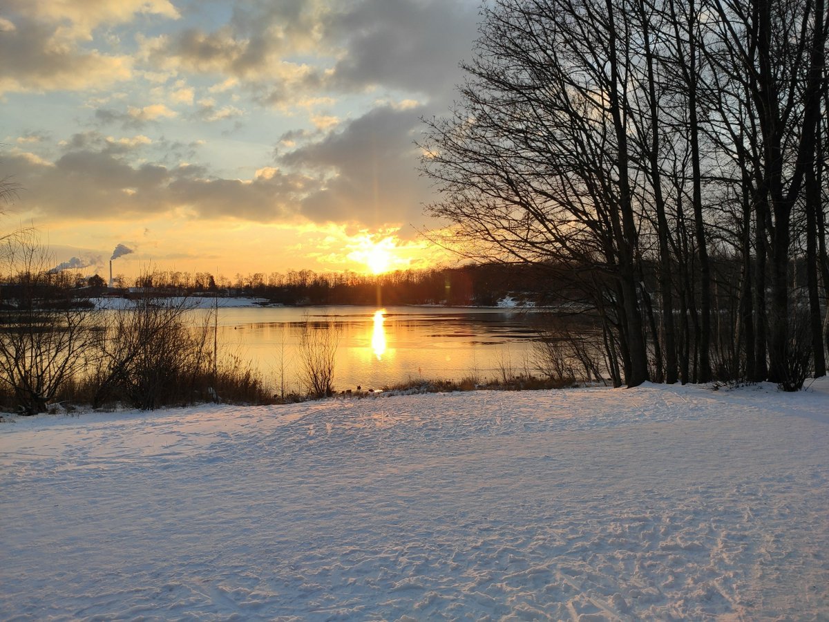 akkolady's tweet photo. Winterstimmung am Toeppersee. #2Bilder #Rheinhausen #Sonnenuntergang #Toeppersee #Winterstimmung
https://t.co/idqFFLvF45 https://t.co/ZO3JDMXN6C