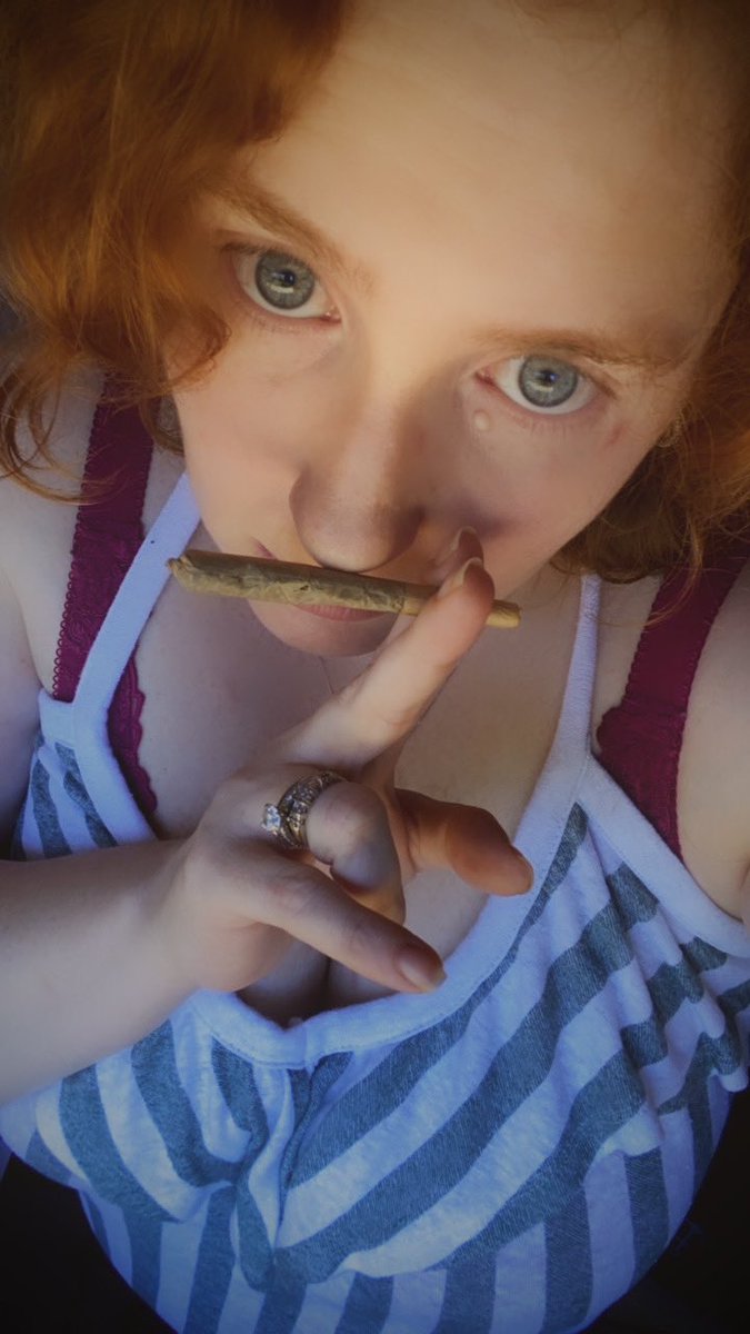 MrsSlucko's tweet photo. #stonergirl https://t.co/Ys1EUvS54X