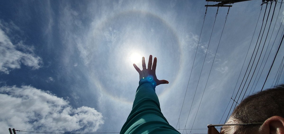 Measuring the angular aperture of the 22 degree halo.