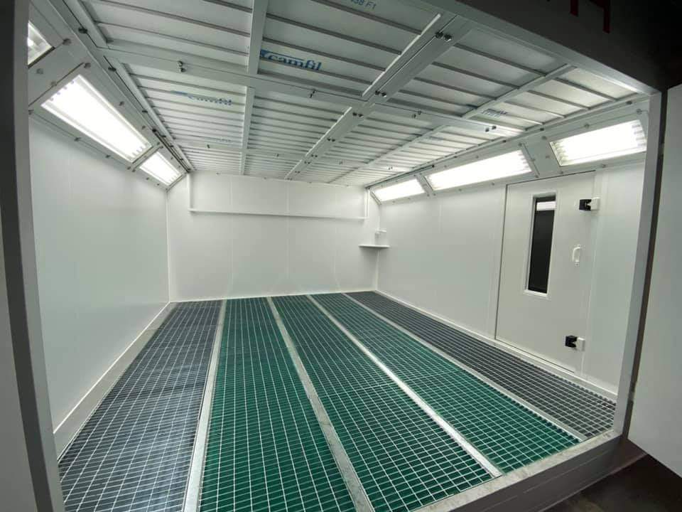 Buena tardes a todos, les dejamos foto de una nueva cabina de pintura.
Good afternoon everyone, here's picture of a new spray booth.
Bonjour tout le monde, nous laissez-le photo d'une nouvelle cabine de peinture.