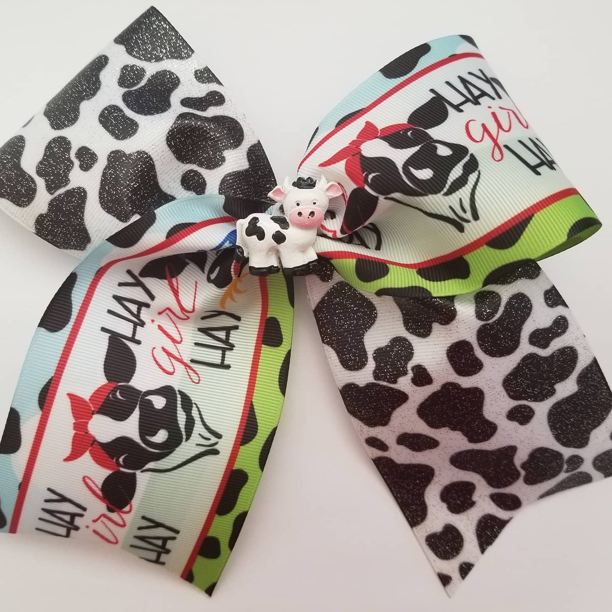 EnchantedFairy1's tweet photo. Hello all! I am from San Antonio, Texas which means that bows are made in San Antonio. All bows are $10.00 + $5.00 shipping. If you are from San Antonio we can meet to save you on the shipping fee as long as it's within a reasonable distance. https://t.co/RCON7SCdk3