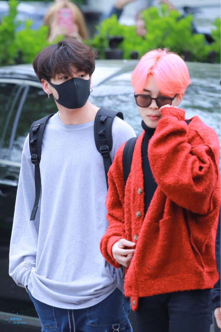 jeonsoune's tweet photo. “jungkook é bem mais alto do que eu agora” – a thread https://t.co/Crh86oZObz