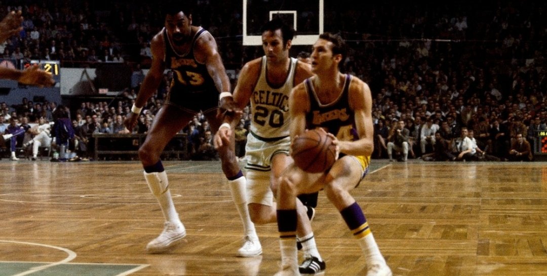 TuFuturoBasket's tweet photo. Jerry West dudaba de su capacidad y fue la inspiración para el diseño del logo de la NBA. Nunca dudes de tu capacidad, harás algo grande. https://t.co/VW3uxPapF3 https://t.co/gWl4sxlng7