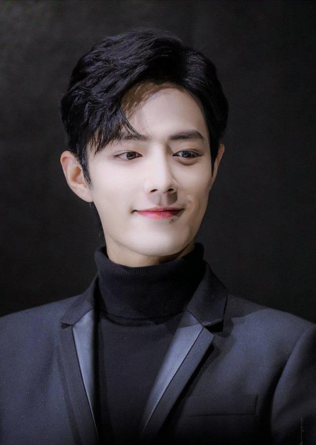 "But it was CQL that really made him popular. With the role of "Wei Wuxian", he became the top newcomer. As a designer before his debut, he has experienced a lot after his debut, but his eyes were still very pure."