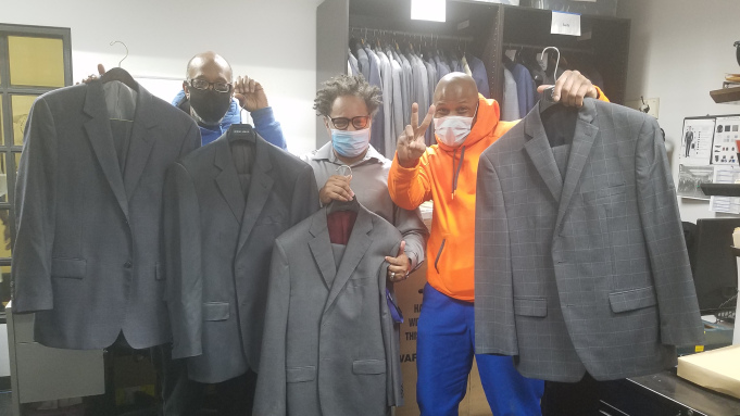 consequence's tweet photo. Alex Trebek's entire @Jeopardy! wardrobe, which includes 14 suits, 58 dress shirts, and 300 neckties, has been donated to a charity that helps formerly homeless men find jobs: https://t.co/6Dbx5g3cre https://t.co/FDmFY5LVhj