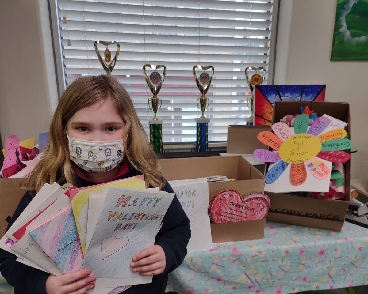 SacredHeartGS's tweet photo. Thank you for supporting our service projects! Students made thank you cards for CAMC &amp; Valentines for Clay Health Care Center; donated pet supplies for KCHA,diapers for Gabriel Project, masks, hand sanitizer, &amp; food for Manna Meal &amp; collected over $1000 for Pennies for People!❤️ https://t.co/Wct0Coy5AO
