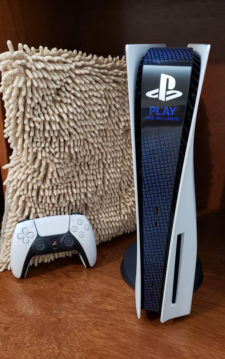 PrincipeGamer_'s tweet photo. ¡This is amazing! 🤩 
As always 10/10 @ToastyStickers 👏🏻 exactly what I wanted for my
#PlayStation5 #HasNoLimits still glossy but now classy and protected 😌☝🏻 https://t.co/5TUfzkWjdj