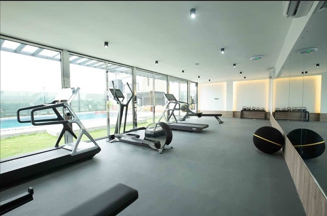 NgBehere's tweet image. Great going @HenshawKate your consistency &amp;amp; determination is an encouragement to many. 

Anytime you're in the city of Abuja - we @NgBehere would love to offer you free workout sessions at our Technogym. We look forward to welcoming you. #ToneItTuesday